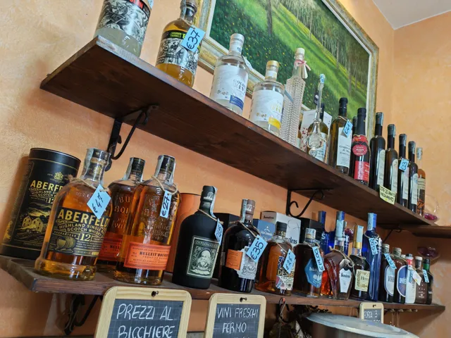 La selezione di liquori e distillati